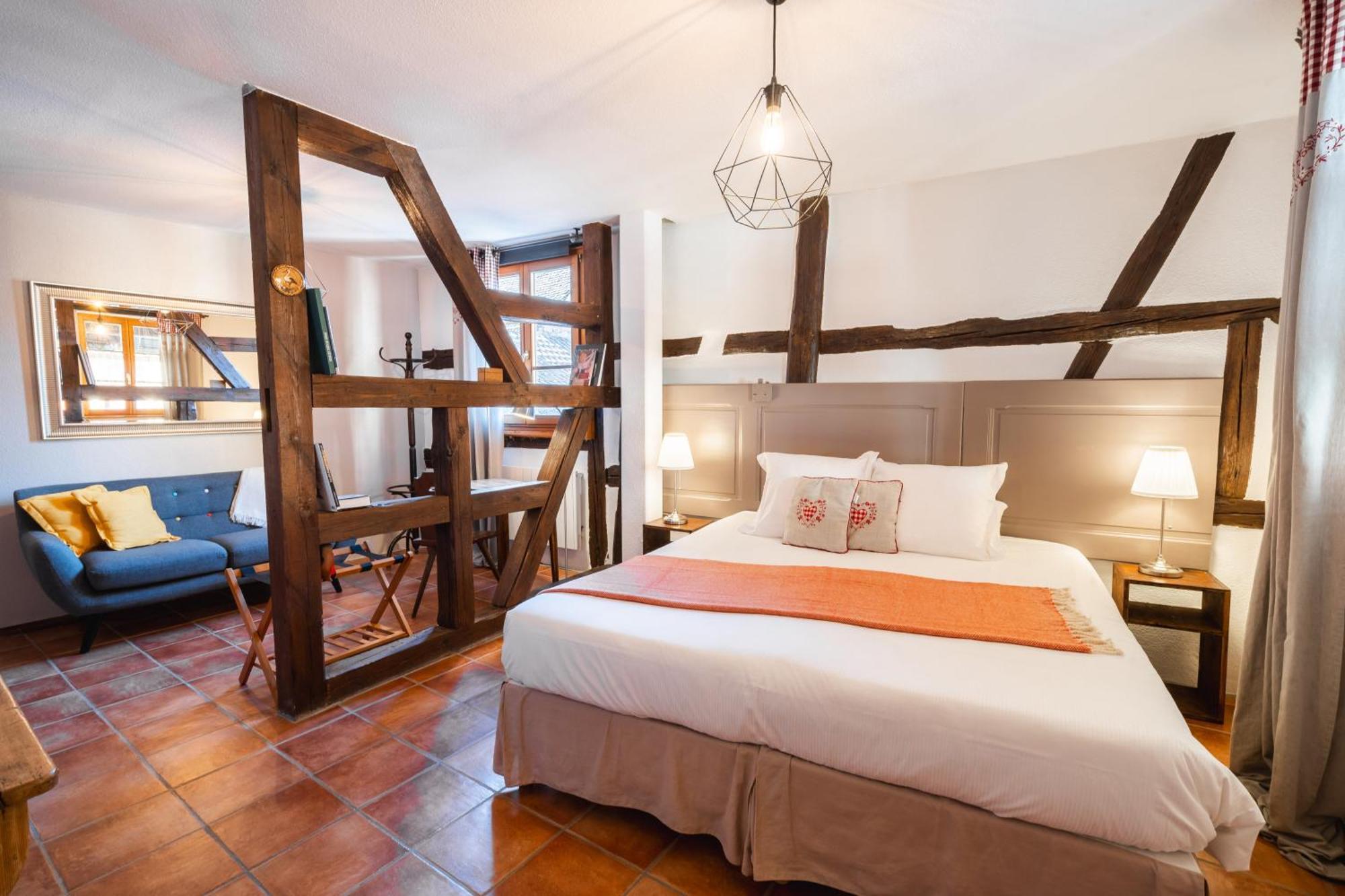 Les Suites - La Cour St Fulrad Сент-Ипполит Экстерьер фото